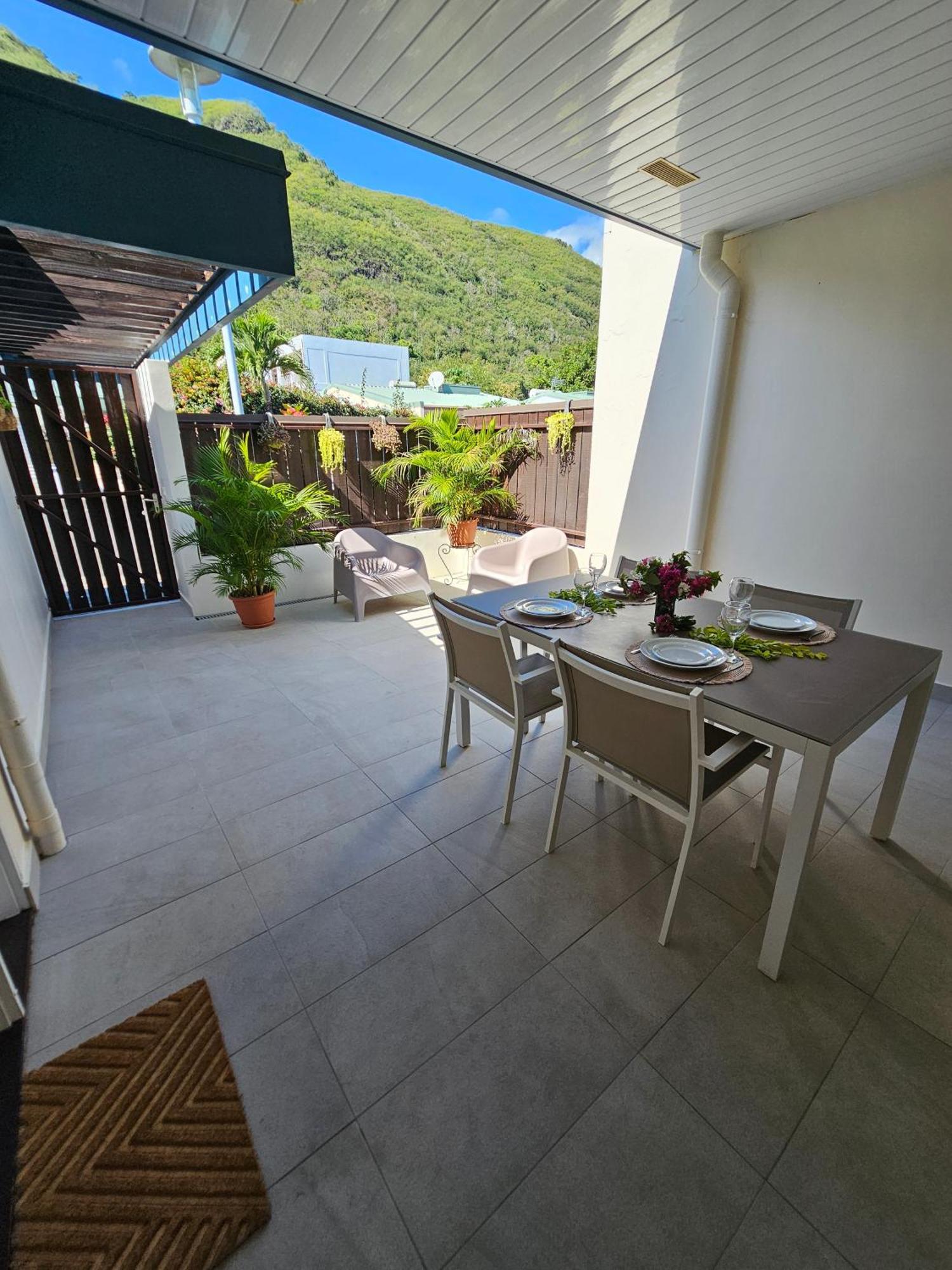 Cozy House In A Private Complex Vila Paea Exterior foto