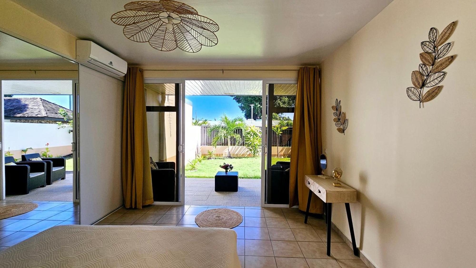 Cozy House In A Private Complex Vila Paea Exterior foto