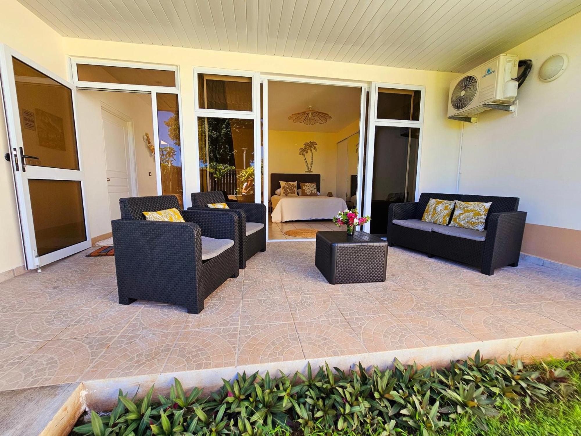 Cozy House In A Private Complex Vila Paea Exterior foto